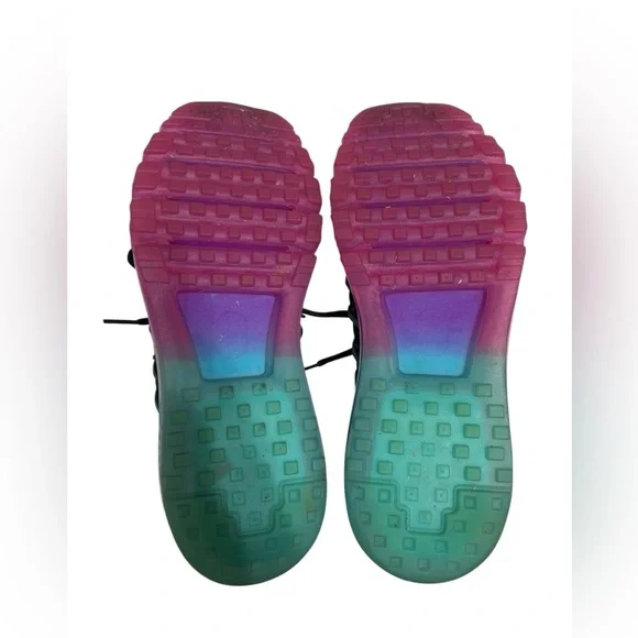 Nike Black and Blue Athletic Shoes with Air Max Cushioning - Picture 4 of 4